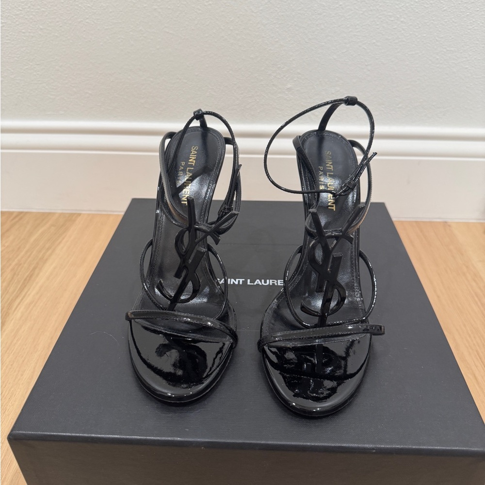 Saint Laurent Glossy Black Heels Patent-leather
Cassandra Logo